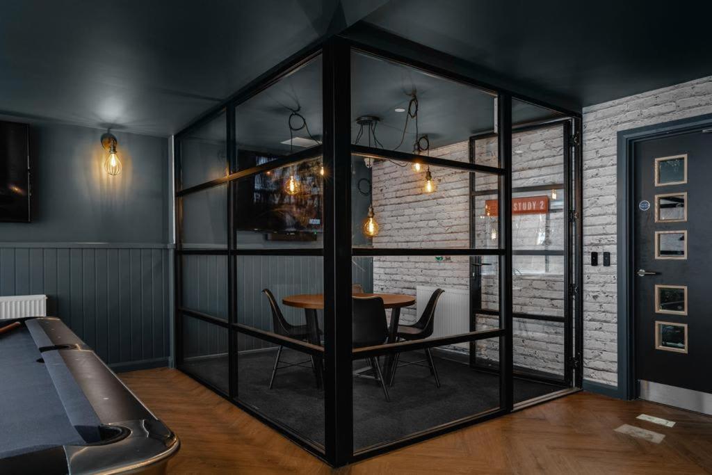 Cosy Ensuite Bedrooms At Electric Press Near Sheffield City Centre Rum bild